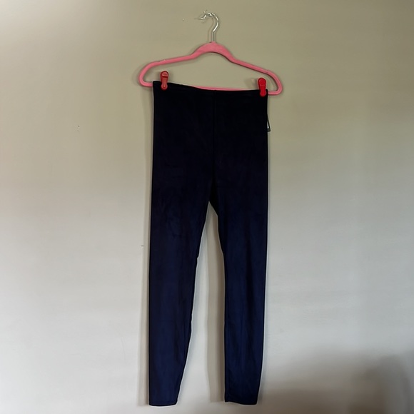 LYSSE Hi Waist Lt Wt Vegan Suede Legging (28.5" Inseam) In True Navy. - Picture 5 of 12